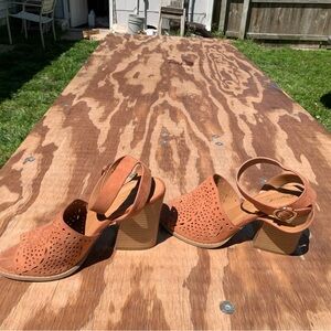 Qupid CUTOUT‎ HEELED SANDALS (HAZEL SUEDE) size 7 spring summer boho ankle fall
